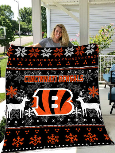 CB2 Unique Blanket