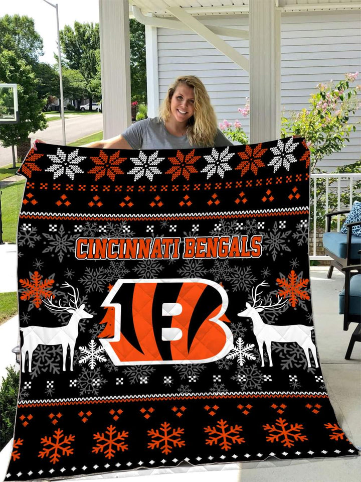 CB2 Unique Blanket