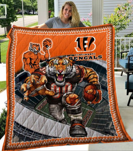 CB2 Unique Blanket